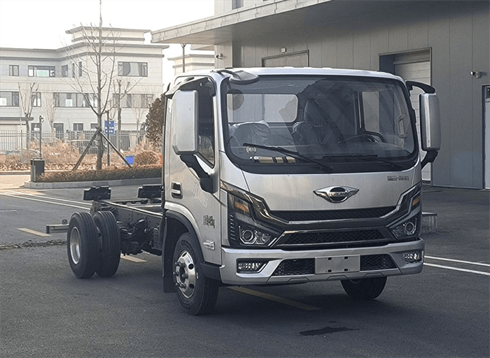 搭载了全柴h25与q25发动机;在刚刚结束的江淮康铃领跑l3郑州品鉴会上