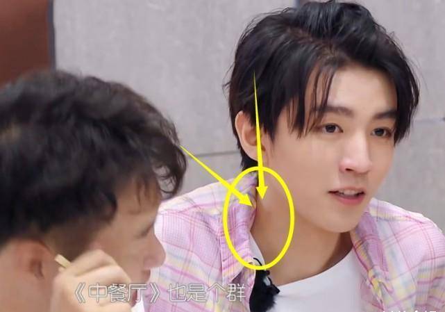 原创王俊凯出镜前忘打粉底脖子上痕迹全程抢镜导演不敢拉近景