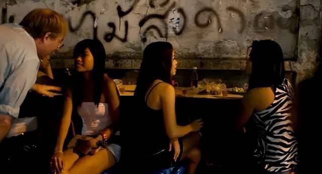 原创2010年越南新娘有多疯狂婚介就有5000多个2万元就能买到