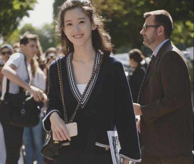 前不久,章泽天刚过完她的27岁生日,彼时为其庆祝生日的人员便引发全网