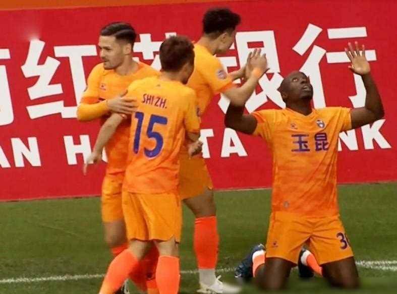 原创穆谢奎进球了中甲航母赢了凌杰急了5场比赛6人染红裁判