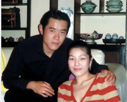 原创不丹国王为国家放弃爱情虽然不情愿娶妻后来却对王后很是恩爱
