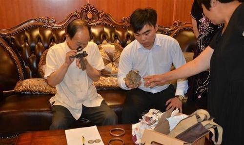 他靠一首歌火遍全网,为救女友摔断腿反遭抛弃,名字很熟悉_陈旭_艺术