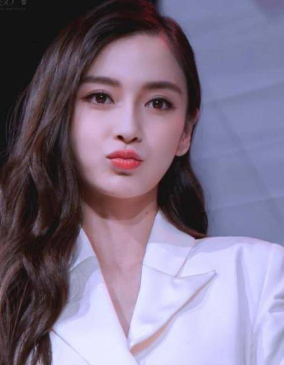 原创angelababy颜值遭遇车祸现场离开滤镜后整体颜值下降数倍
