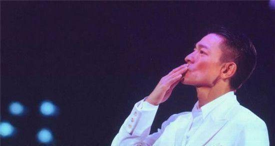 原创57岁刘德华旧歌换新词首秀恩爱不避讳网友用两个字评价