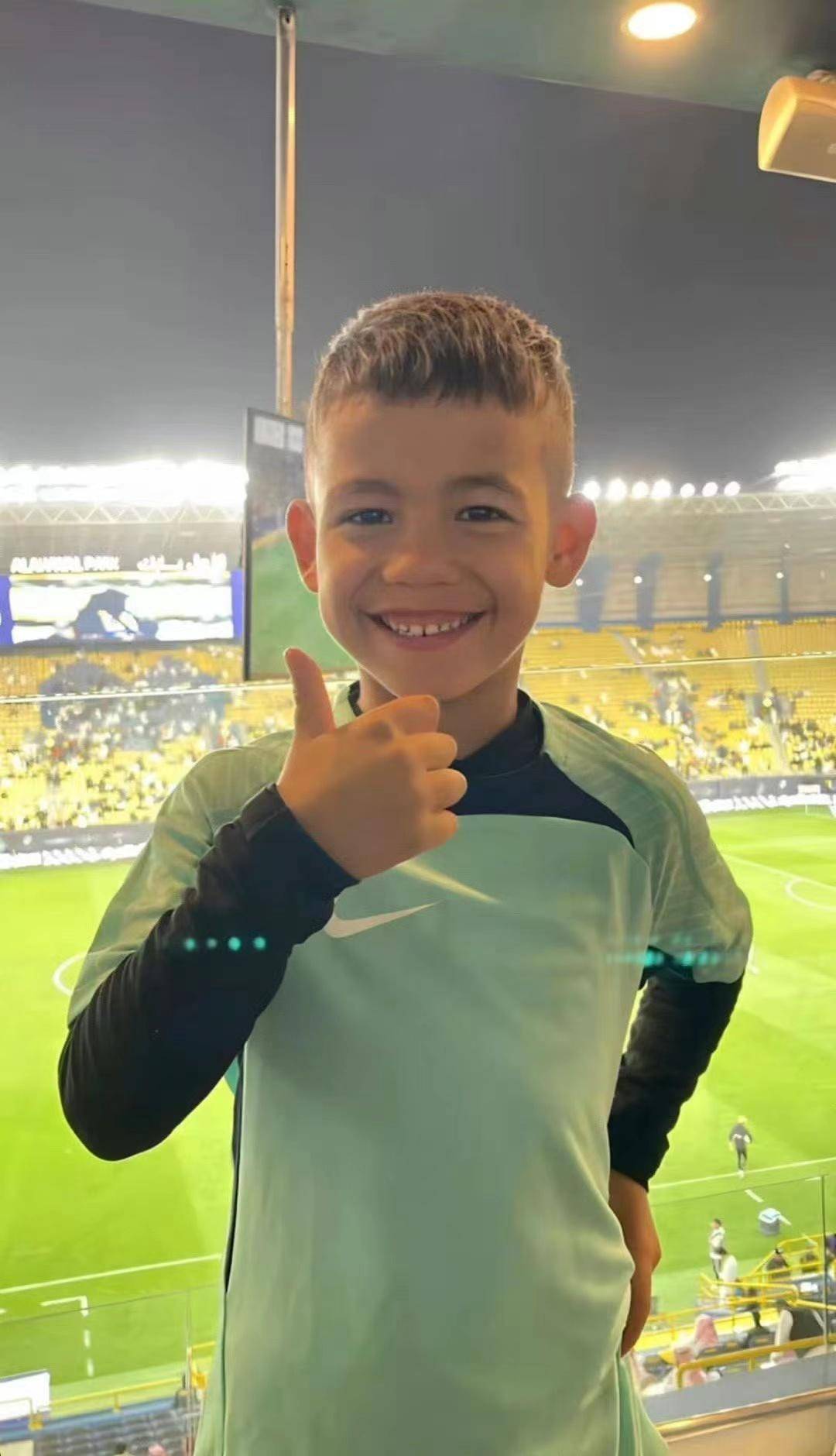 c罗的孩子都长大了女朋友乔治娜有一张快乐的脸四小姐是最漂亮的