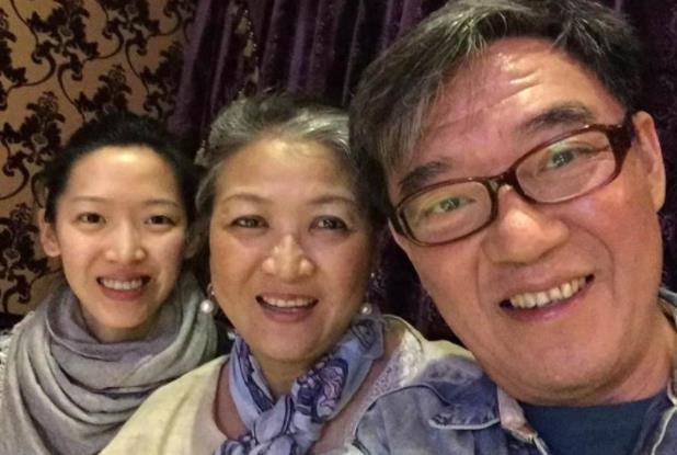 原创69岁的李立群把普通妻子当做宝出道43年没绯闻