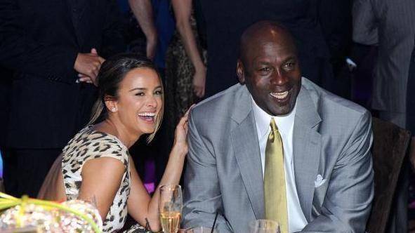 原创57岁乔丹儿女近况2个儿子和女儿都成功妻子所生双胞胎都可爱