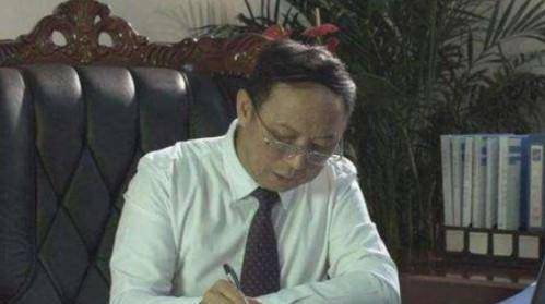 这不,又一首富携300亿离国,入籍美国不愿回国,妻子儿女也成为美国人!