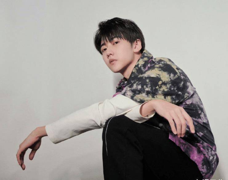 原创心疼龙丹妮公司又有一名爱豆房塌女友直言被冷暴力和劈腿