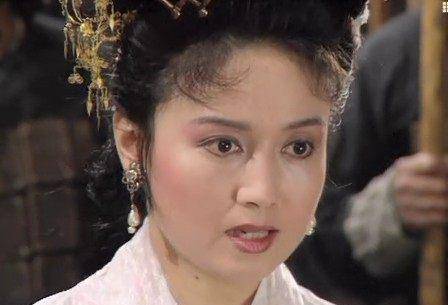 张绣第一次投降后,曹操很看不起张绣,在军中问自己的侄子曹安民哪里有