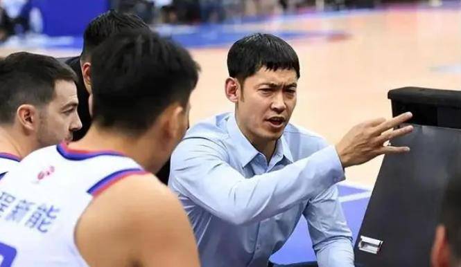 原创深夜发声周鹏或重回广东名记为威姆斯出头张庆鹏罚单出炉