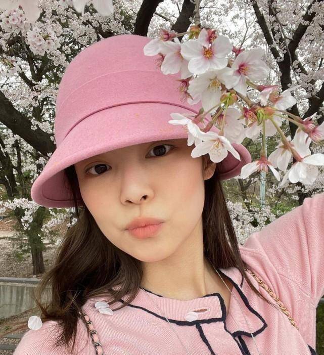 jennie春游男友视角太好看裤子像男的重点是谁