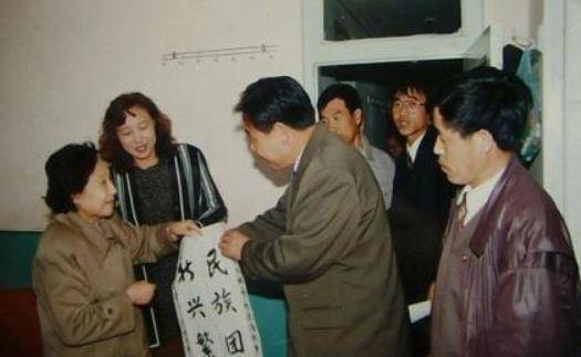 在2004年的时候,金志坚的身体突然变差,住进了医院.