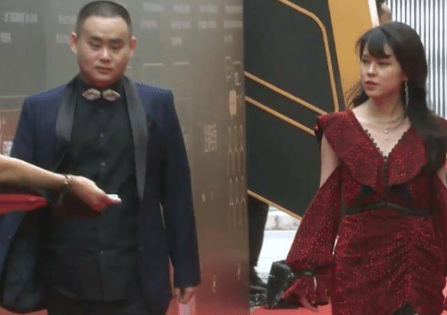 原创沫子穿酒红色礼服携曼森走红毯看到她的走姿后男粉丝全失恋了