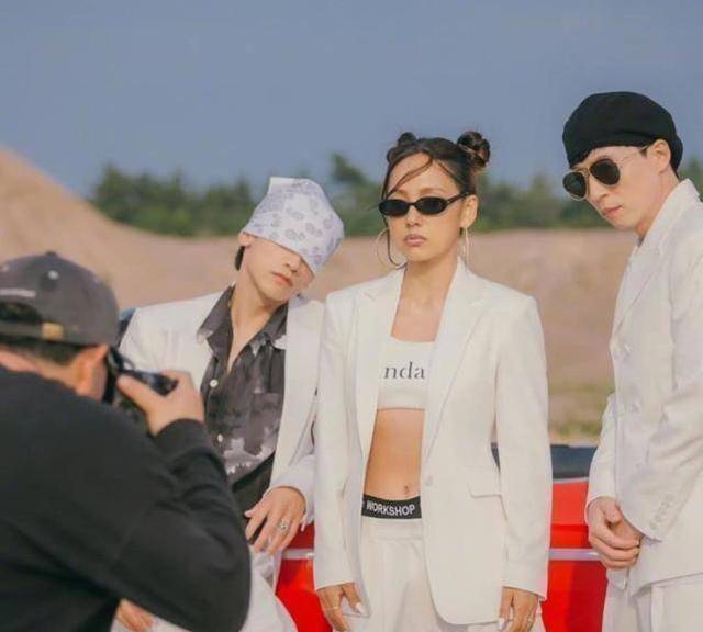 jyp大佬朴振荣携宣美火辣回归复古港风耀眼将与爱徒rain交锋