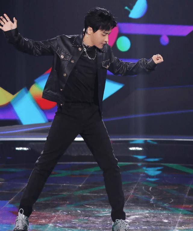 49岁陈志朋暴瘦20斤瘦身后再现巅峰时刻当年的帅帅虎回来了