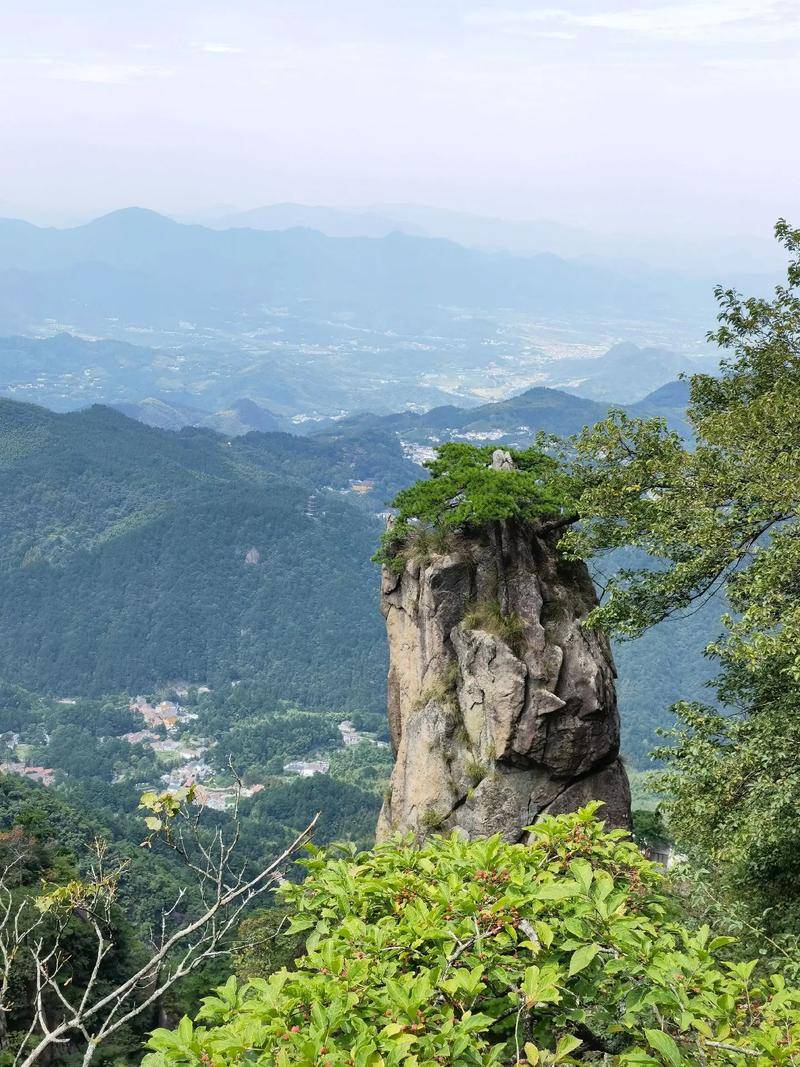 原创安徽一座山北俯长江南望黄山东临湖泊有99座山峰