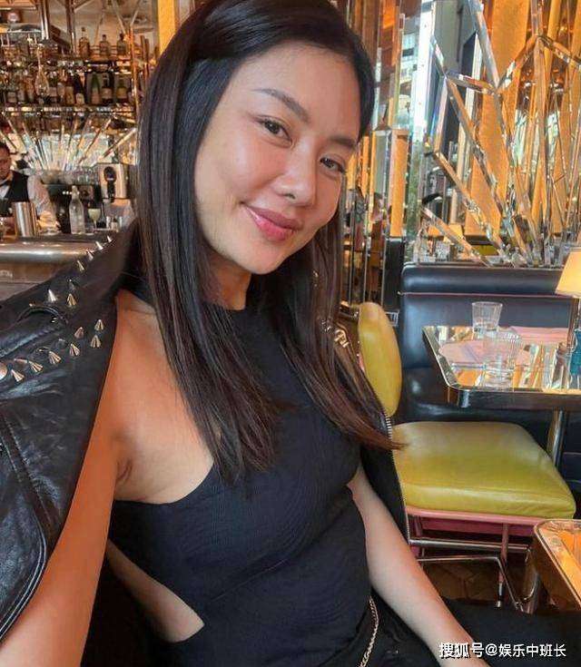 43岁乐基儿玩拍摄又美又飒,网友:女人的魅力就是真实不做作