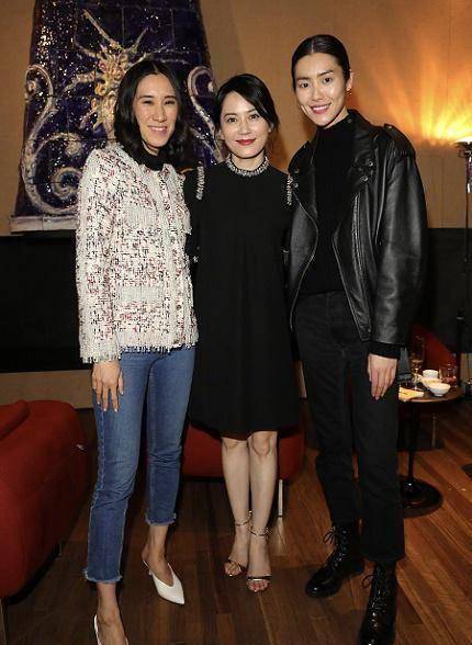 prada大秀被诟病卡抽台步像醉酒刘雯很稳却遭批竟是因无眉妆