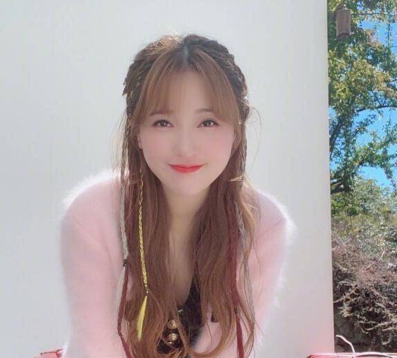 相亲成功了金莎与神秘男约会被偶遇穿情侣装还获男方撑伞疑恋爱如愿