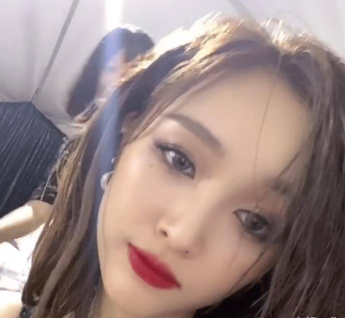 吴宣仪妆容遭吐槽亲自发视频高情商回应御姐妆容精致像洋娃娃