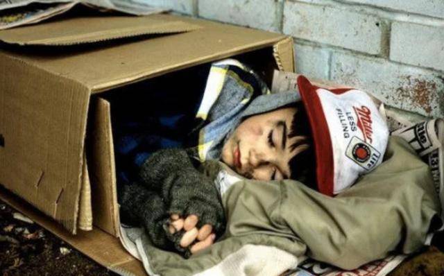 原创河南第一懒人杨锁吃饭都要让人喂23岁懒死家中他为何如此懒