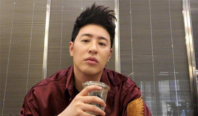 原创潘玮柏否认婚姻挺身而出维护妻子态度坚决让人羡慕
