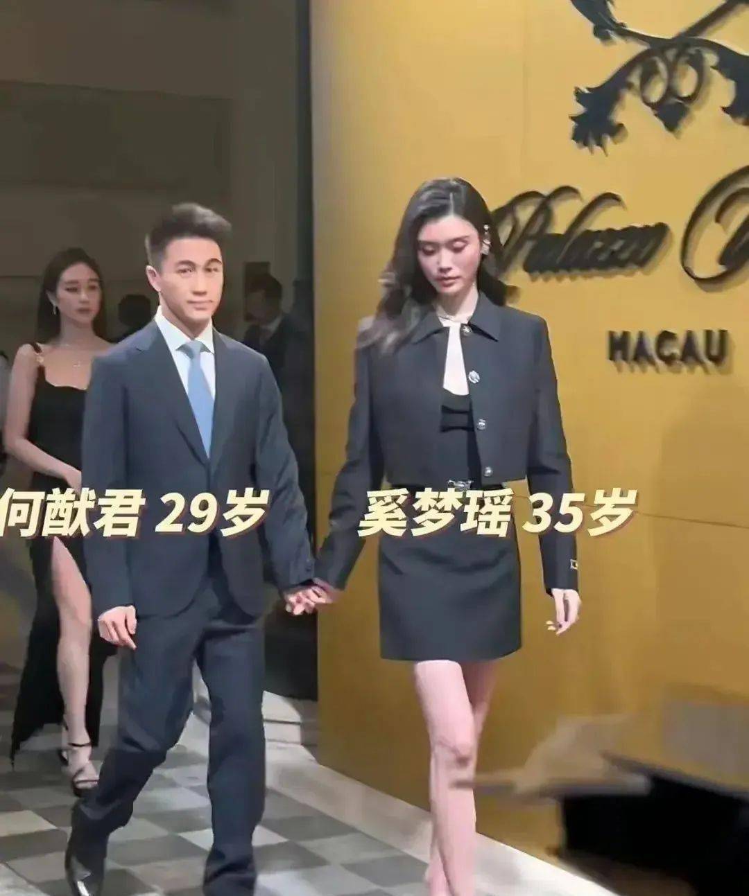 原创赌王一家齐现身何超凤的脸吓死了何超欣如蜡像奚梦瑶撑住了