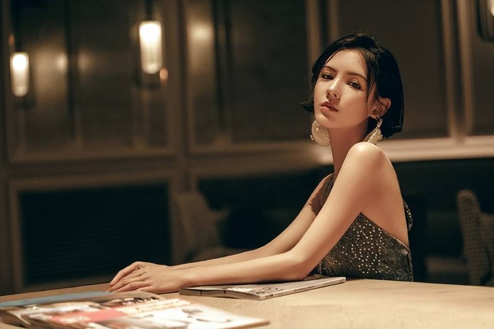 标签走红,异域美女网红脸,演戏久却始终无代表作_张予曦_人物_什么