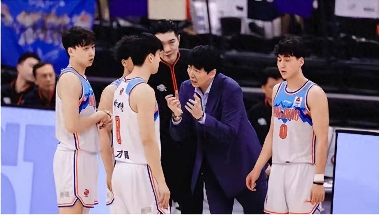 马布里预测总决赛看看可怜的广东队期待辽宁和另一个巨头进入总决赛