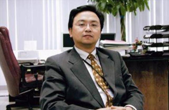 13岁丧父15岁丧母,哥嫂借钱买嫁妆供他读书,后来