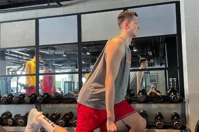 原创cba三消息沈梓捷投入训练祝铭震并未懈怠焦恩格尔勤练英语