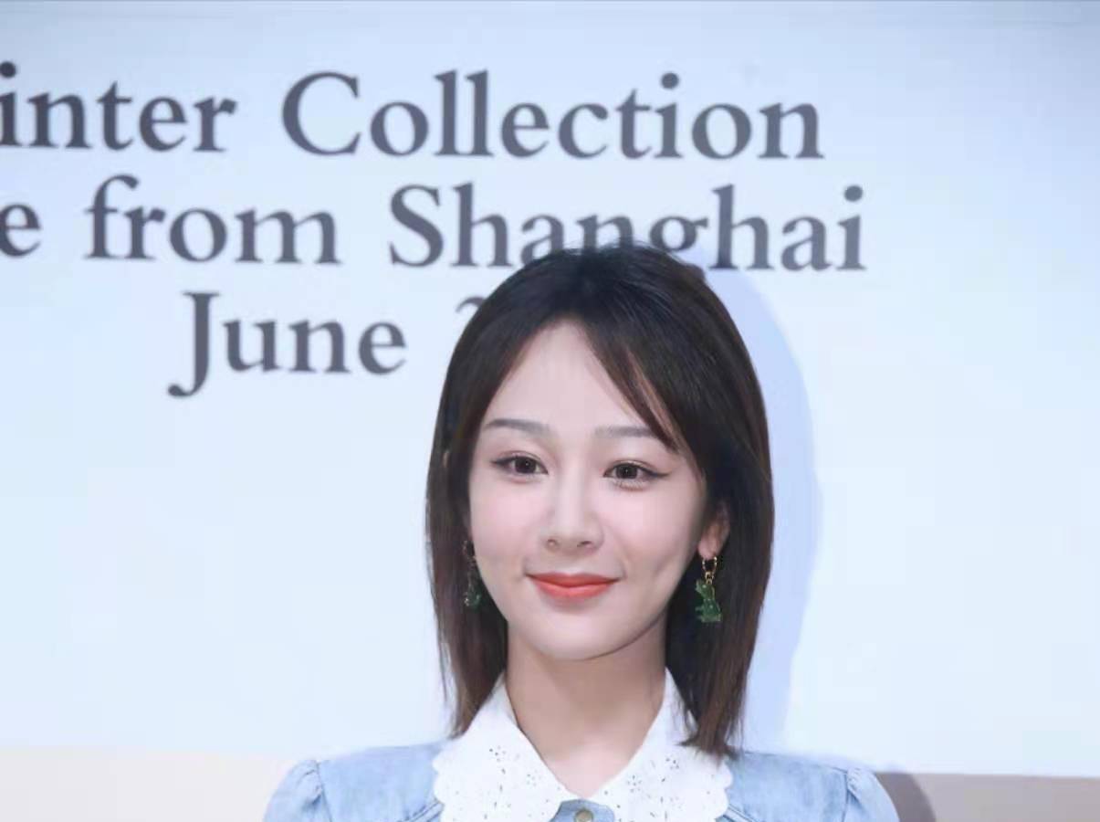 原创杨紫参加活动脸部未消肿生图再次撞脸杜华真的不是亲姐妹