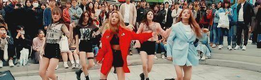 但是在女团运营方面并不算高明,去年因为金泫雅事件市值暴跌,如今效仿