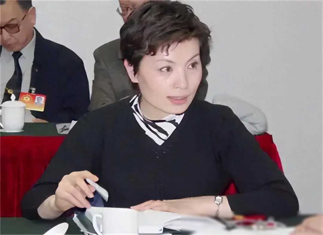 原创李瑞英28年零失误儿子坠楼句句让人泪目央视主播心路历程