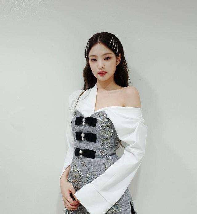 原创jennie时尚感满满从行走的衣架中我们能学会哪些穿搭技巧