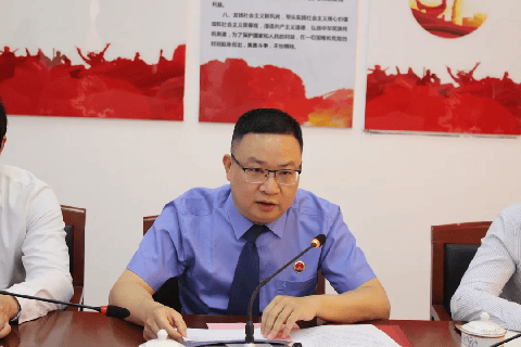 法治相伴护航成长县检察院检察长钟伟民受聘会昌中专法治副校长