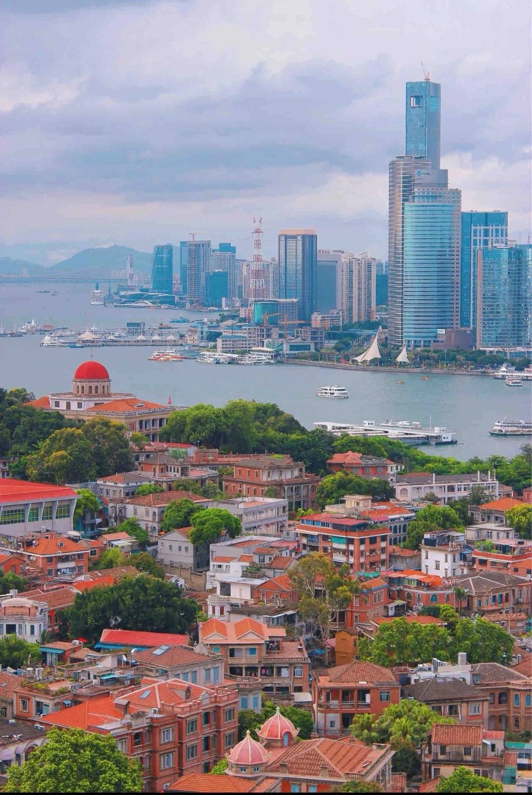 公交:刷码乘车brt:类似公交,有专门道路,不会堵车地铁:地铁一号线上有