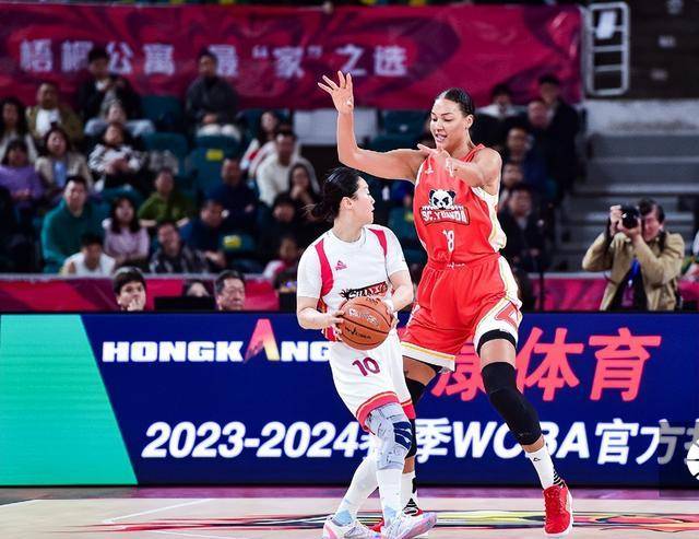 坎贝奇中国女篮的丰厚合同引发外界热议