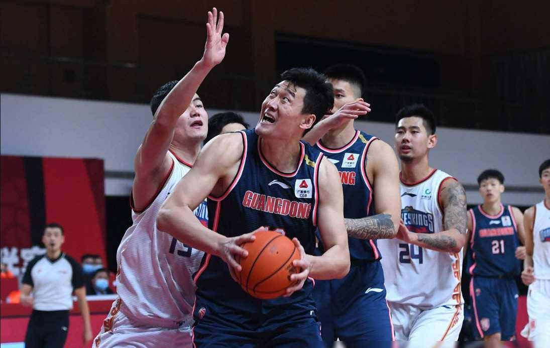 3换1!广东宏远或达成3个交易,锋线问题彻底解决,冲击总冠军