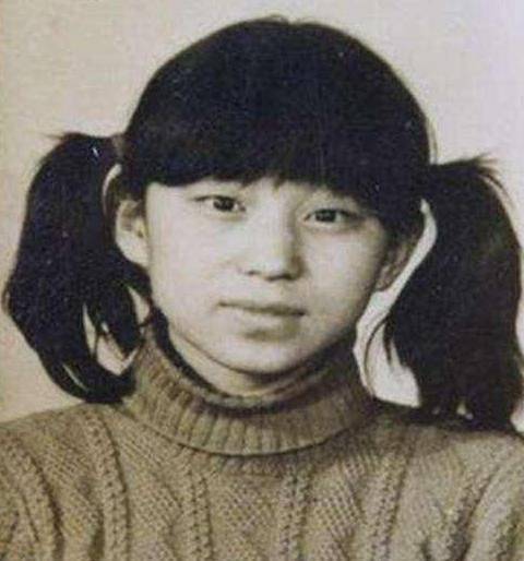 英雄的英勇事迹,以至于今天,还仍有络绎不绝的人每逢节日为她送上鲜花