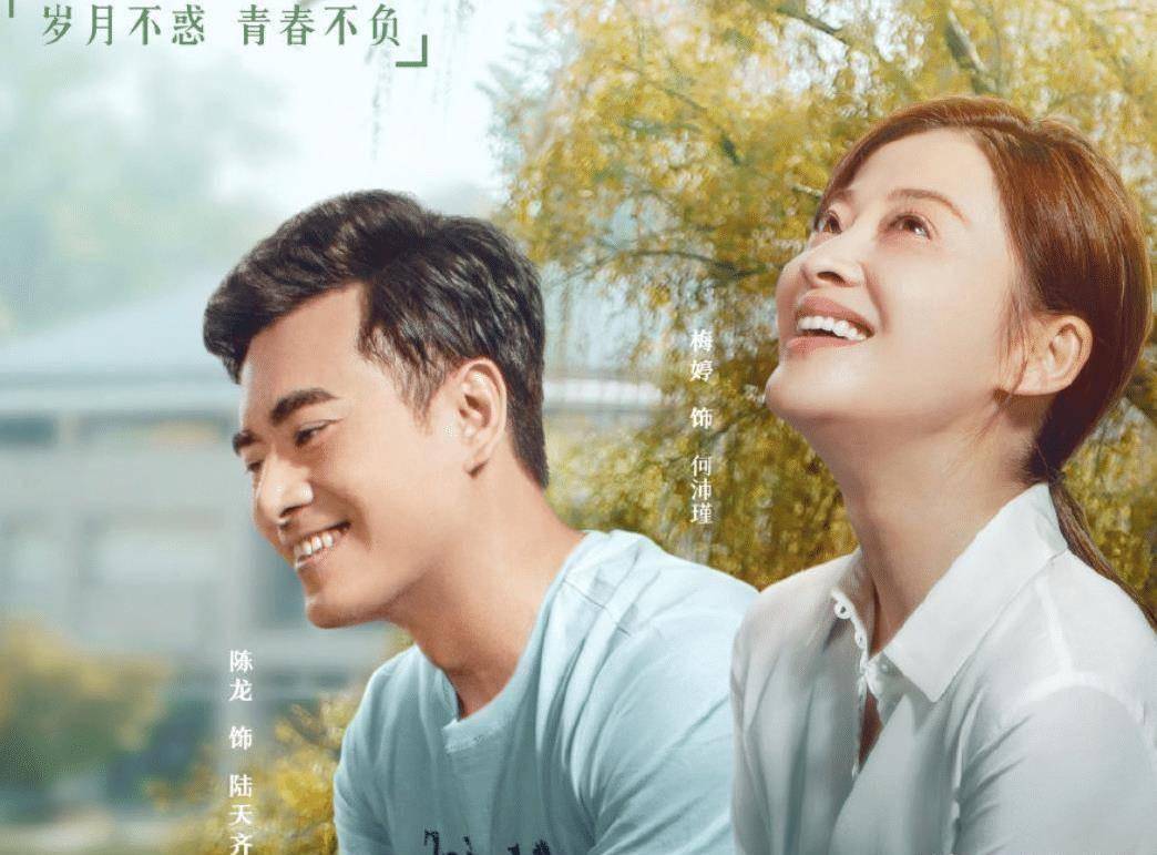 40岁女明星穿迷你裙学生装她最显美却被李小冉抢老公