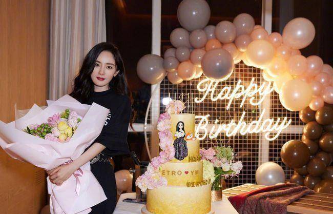 「腿精」大咪咪生日,半个娱乐圈送祝福,不愧是娱乐圈一姐_杨幂_能保持