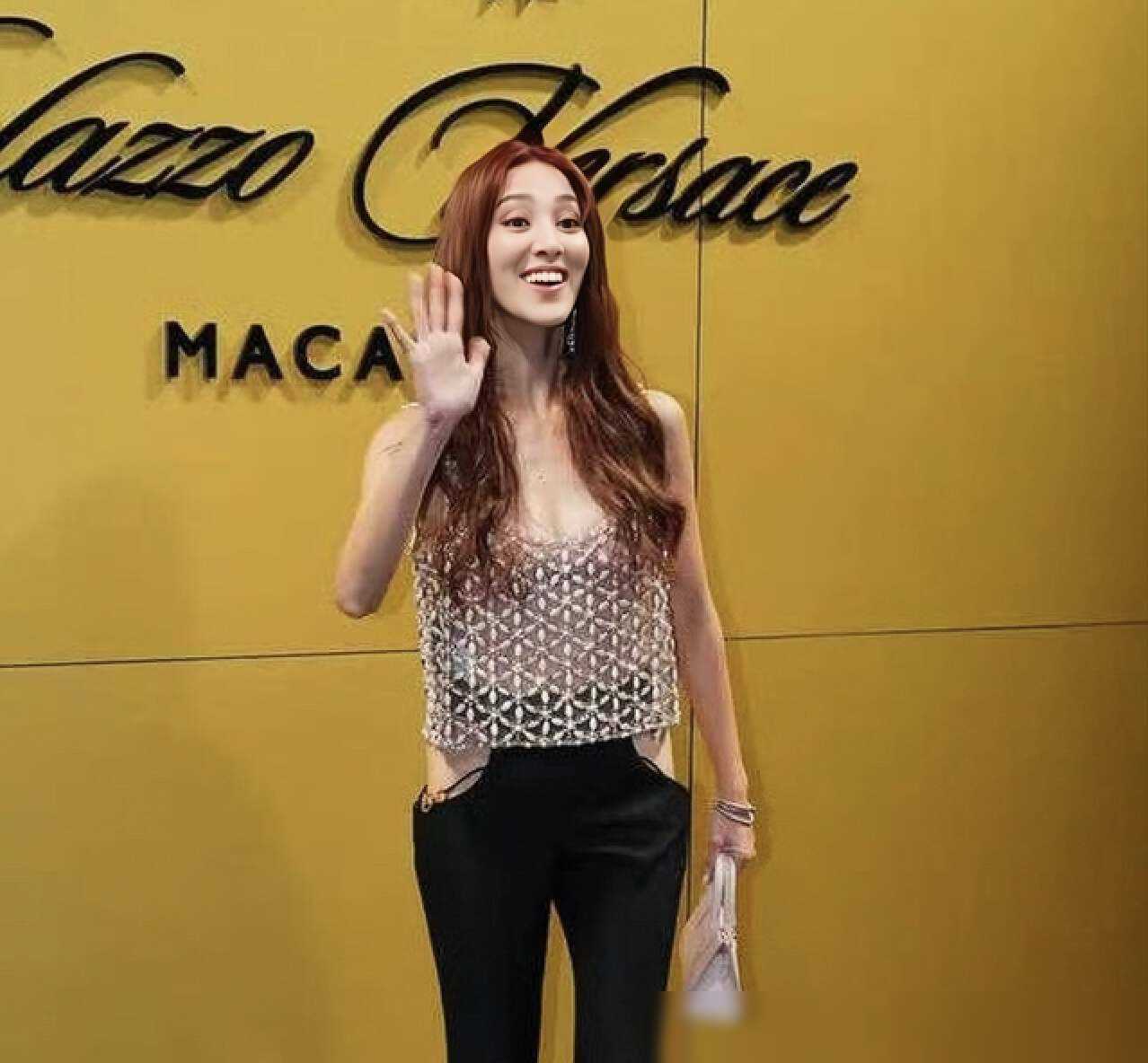 tvb女星陈凯琳透视装秀底裤,尺度大开不怕走光