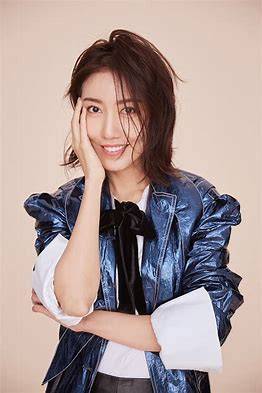 高露颜值与才华的完美融合低调演绎人间清醒