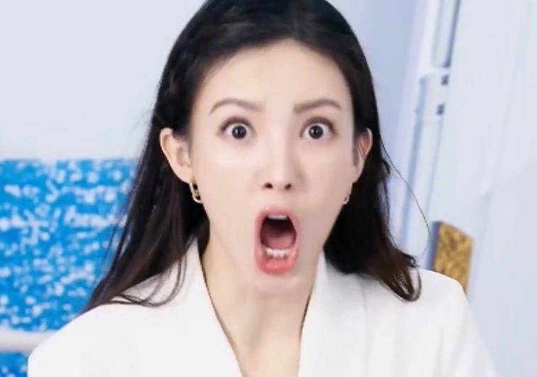 原创金晨在线辟谣自己嘴歪晒出童年照和表情包于正评论太甜