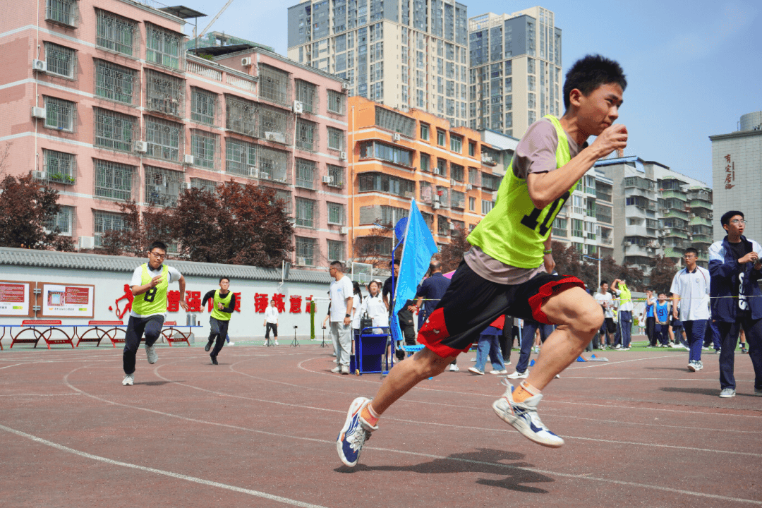 台实少年意气发运动场上展芳华三台中学实验学校第六届春季运动会掠影