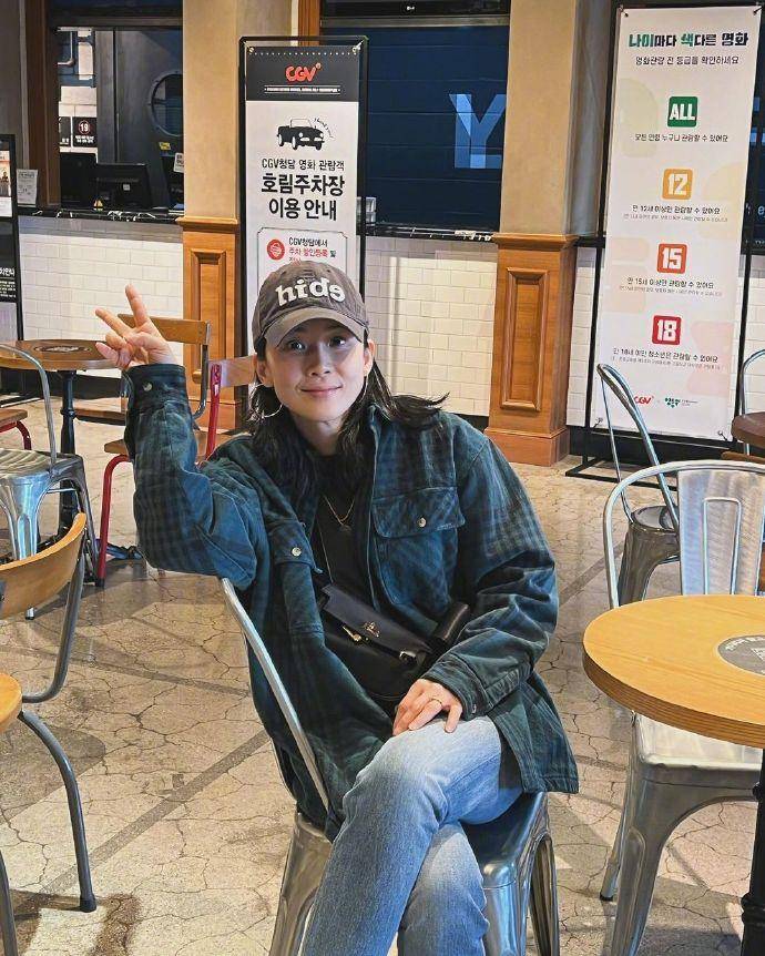 ",李清雅说:"不仅咖啡车来了,食品车也来了",李宝英说:"他为什么要附