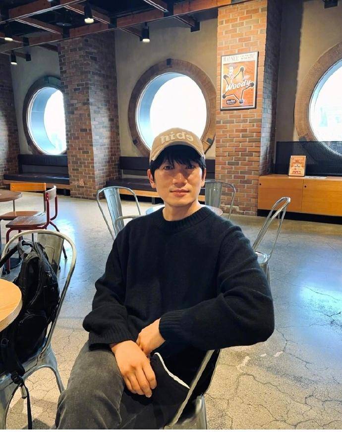 与李钟硕每年都聚会,坦言若不联系就删除号码_李宝英_照片_金瑞亨